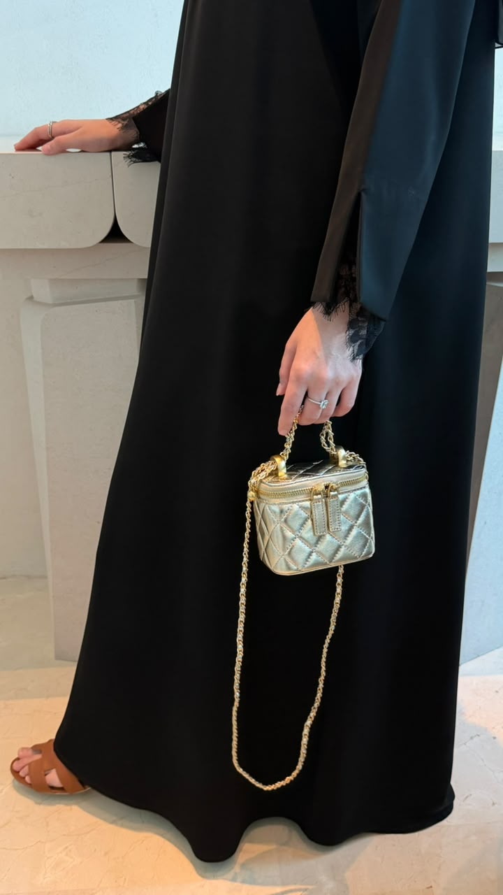 How to Style a Crossbody Bag: The Ultimate Guide