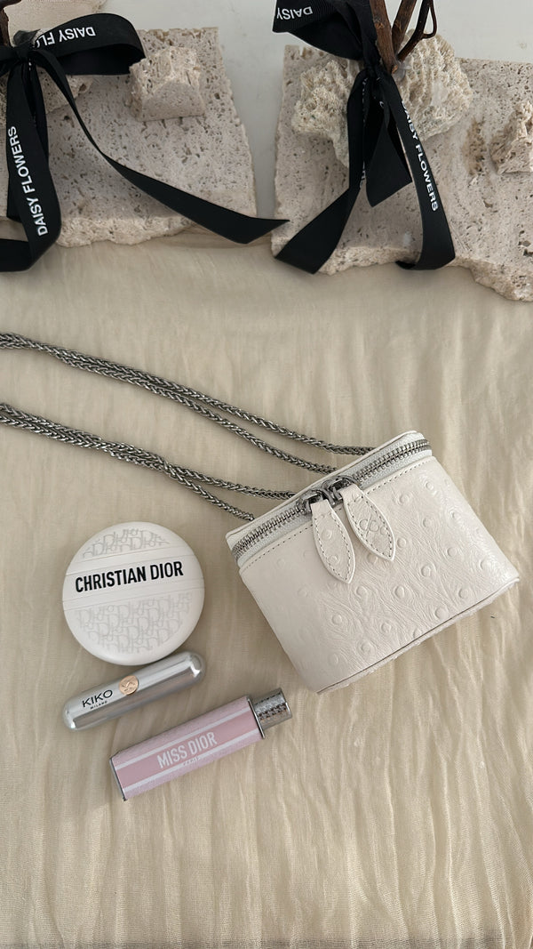 Ostr- white😍