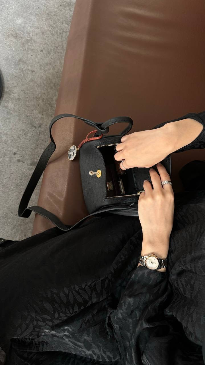 Clear UAE black Lindy shoulder bag detail view
