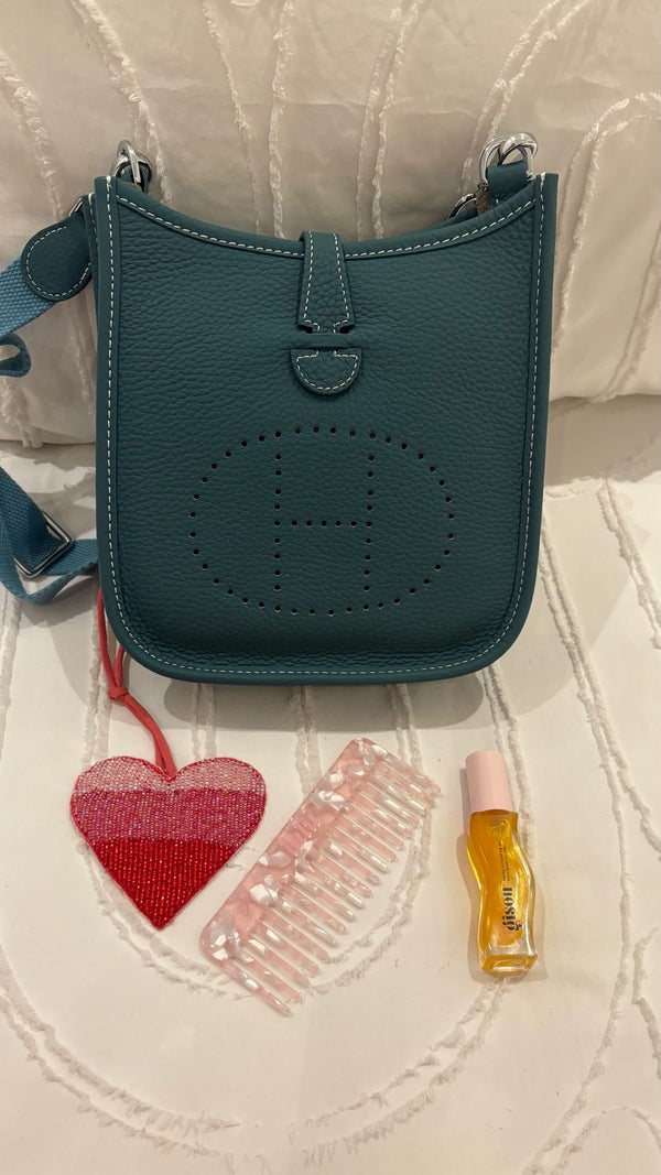 H-evelyne blue