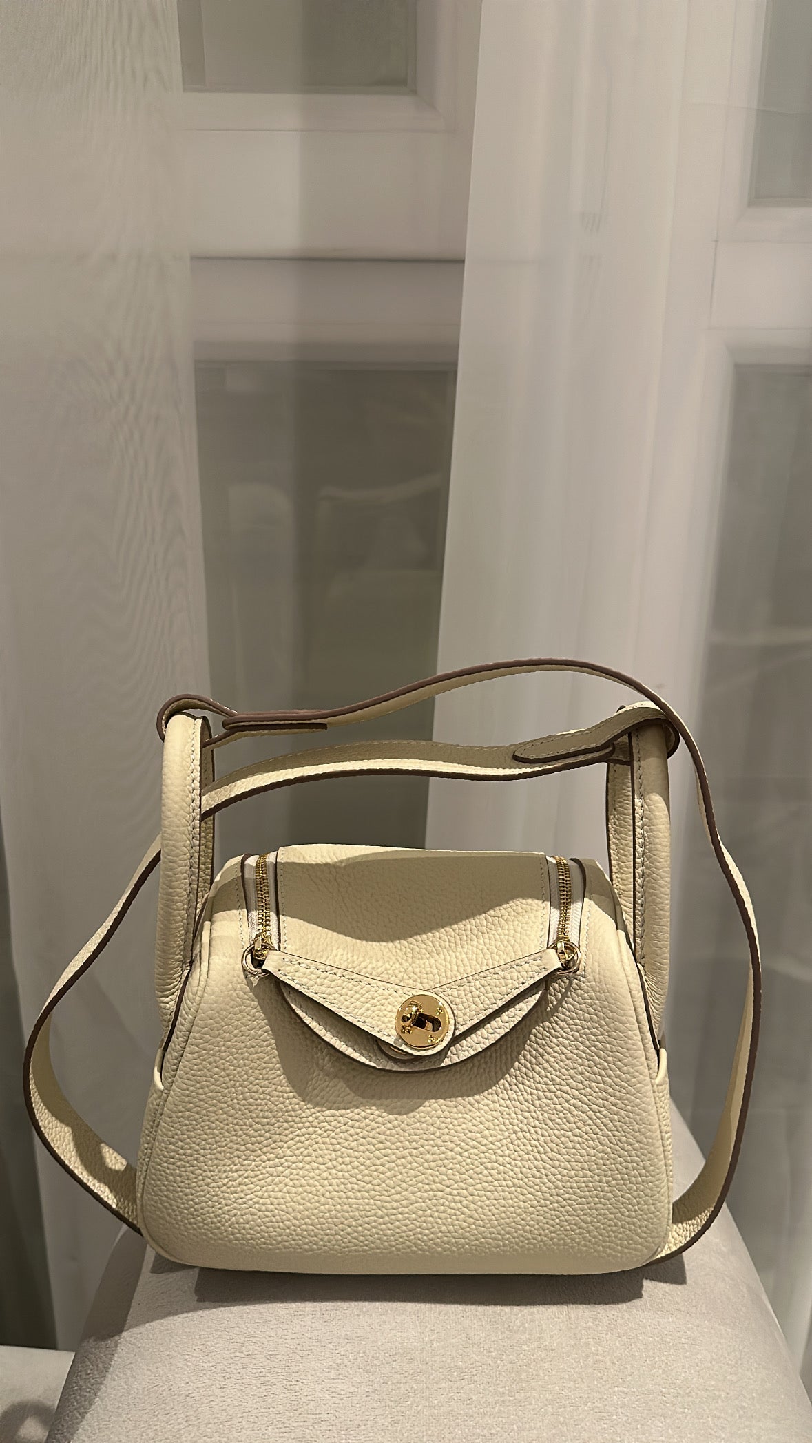 Hermes Lindy Bag in White – Luxury Shoulder Bag UAE | Clear UAE
