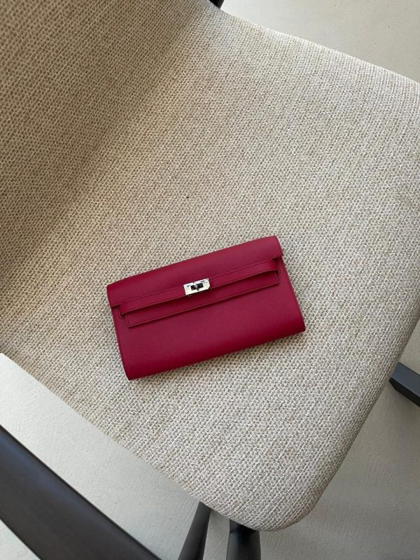 Fuchia clutch