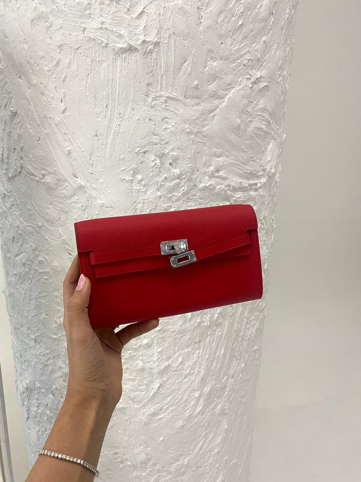 Red clutch