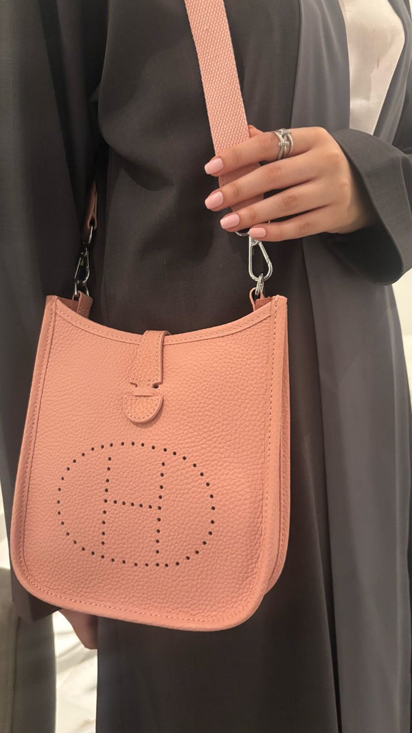 H- evelyne pink