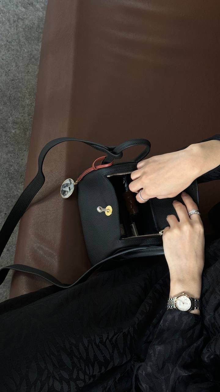 Hermes Lindy Bag in Black – Luxury Shoulder Bag UAE | Clear UAE
