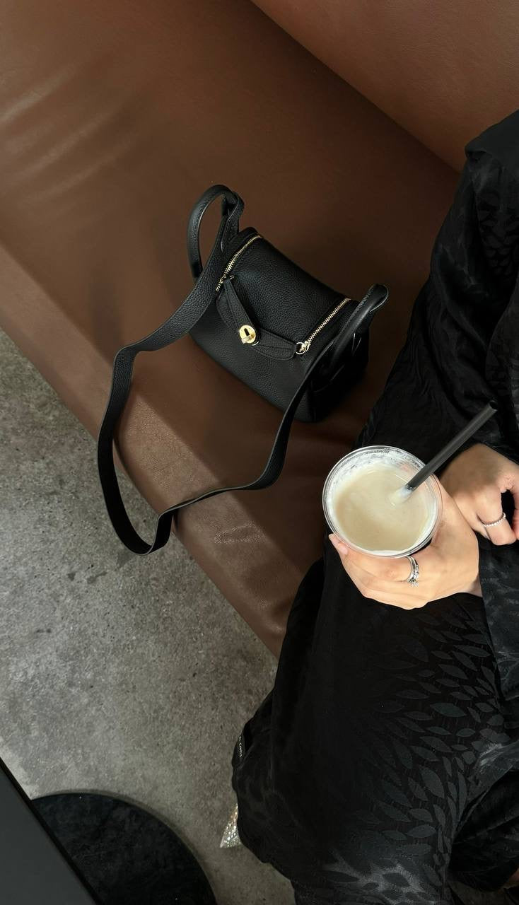 Clear UAE black Lindy shoulder bag detail view
