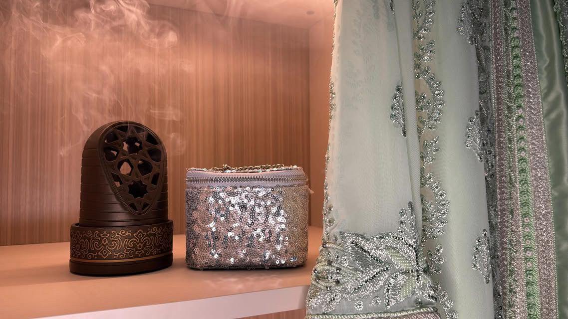 Silver sequin vanity mini bag worn crossbody with teal abaya