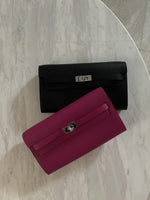 Fuchia clutch